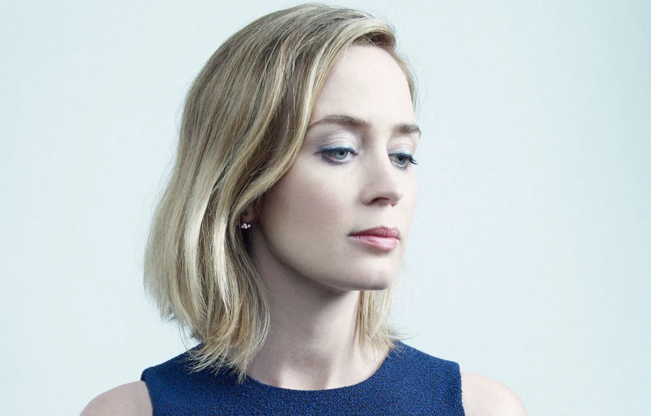 Фото обои взгляд, девушка, поза, актриса, Эмили Блант, Emily Blunt, hair