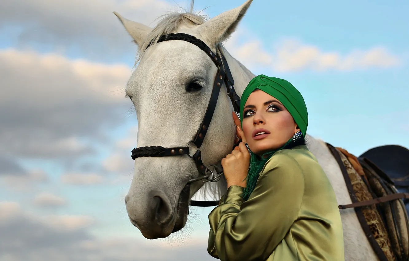 Фото обои небо, красота, sky, beauty, beautiful woman, белая лошадь, white horse, красивая женщина