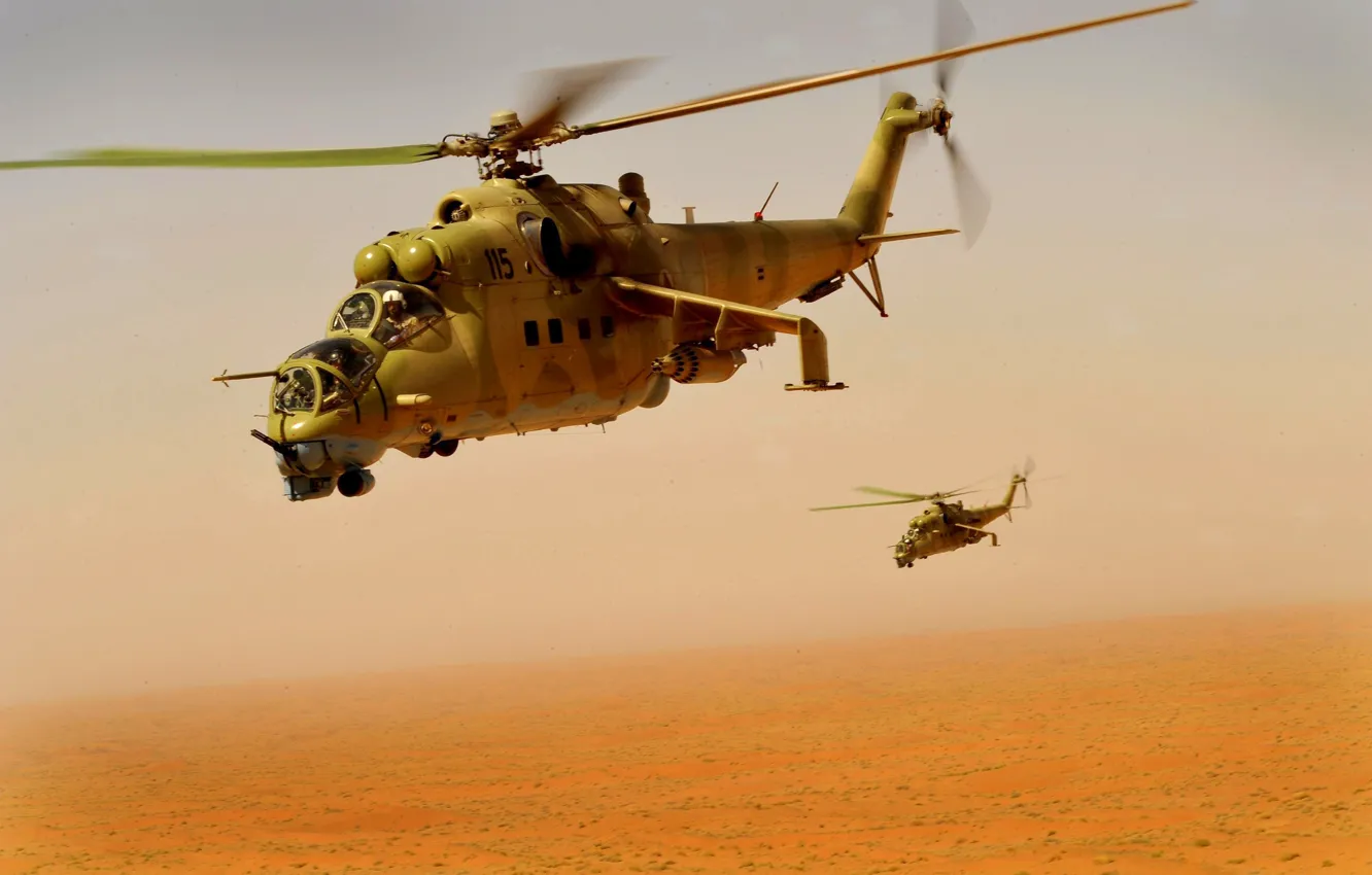 Фото обои Пыль, Пустыня, Полет, Высота, Ми-24, Вертолёт, Вертолеты, Транспортно-боевой