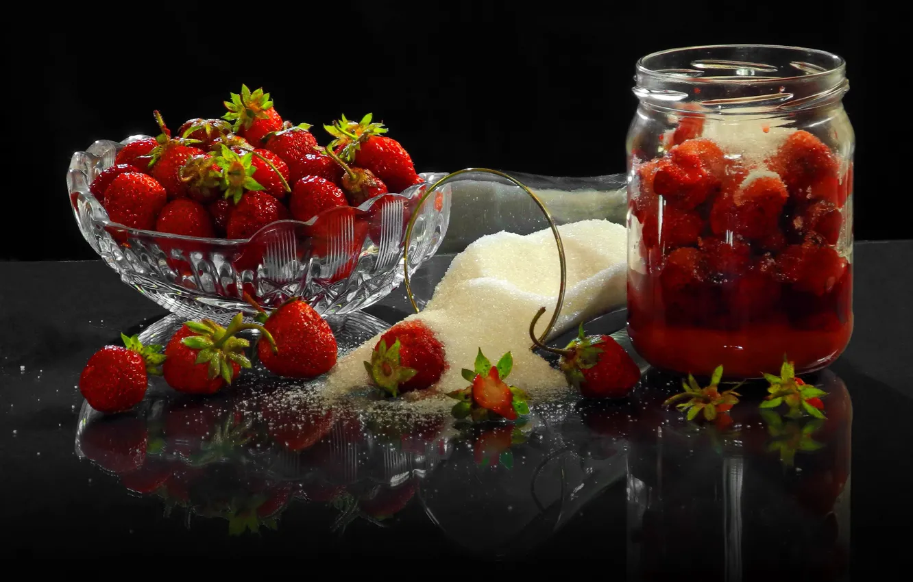 Фото обои песок, стакан, ягоды, клубника, банка, сахар, вазочка, Сергей Фунтовой