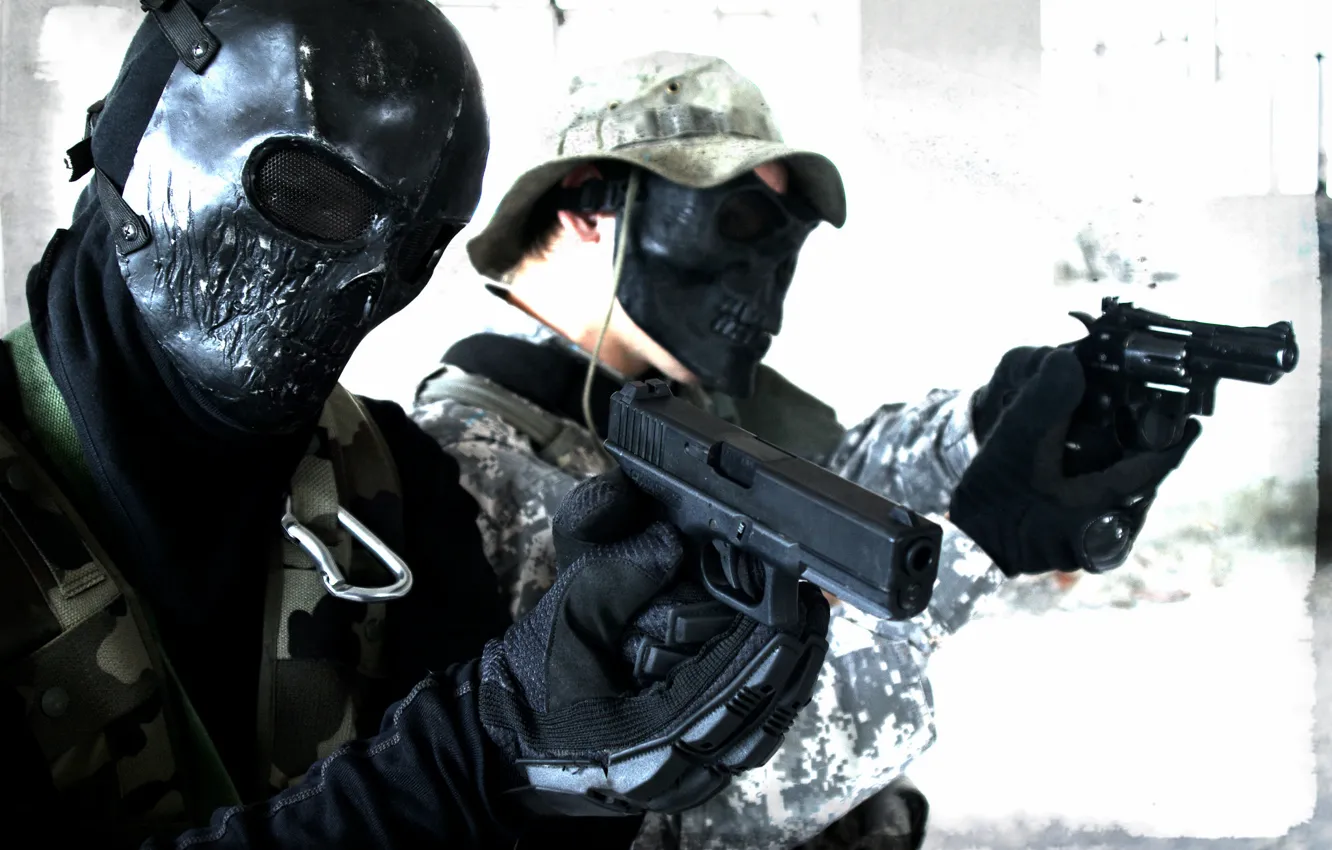 Фото обои оружие, пистолеты, маски, револьвер, мужчины, Glock
