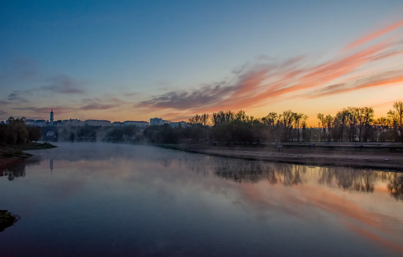 Фото обои небо, облака, пейзаж, река, рассвет, отражение в воде