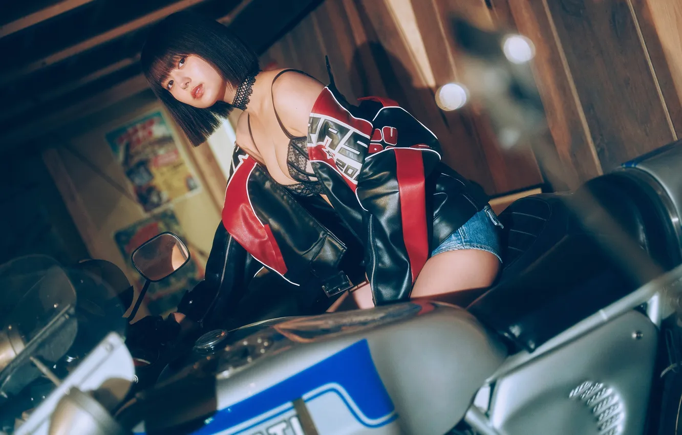Фото обои girl, bra, shorts, bike, woman, young, beautiful, brunette
