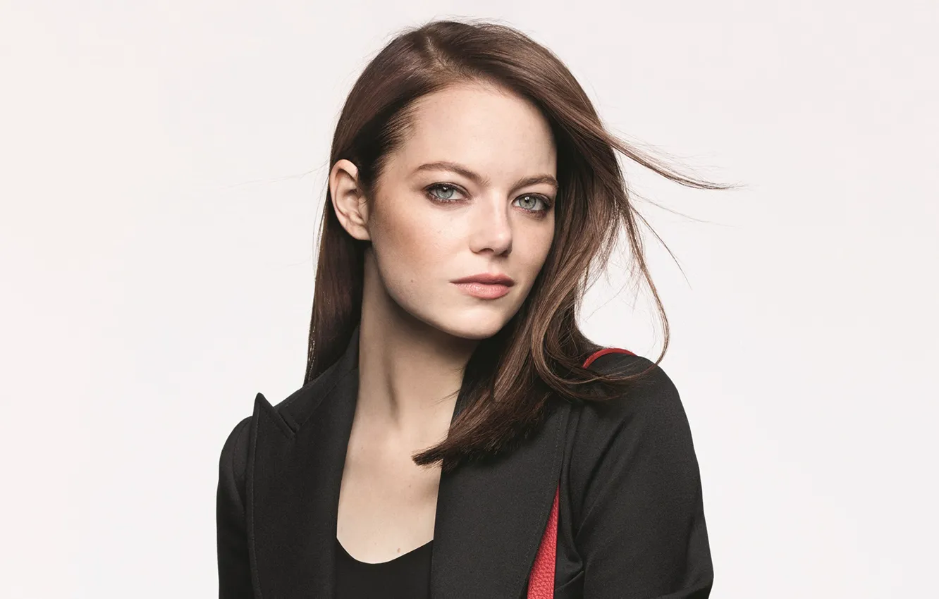 Фото обои взгляд, девушка, лицо, волосы, портрет, актриса, Louis Vuitton, Emma Stone