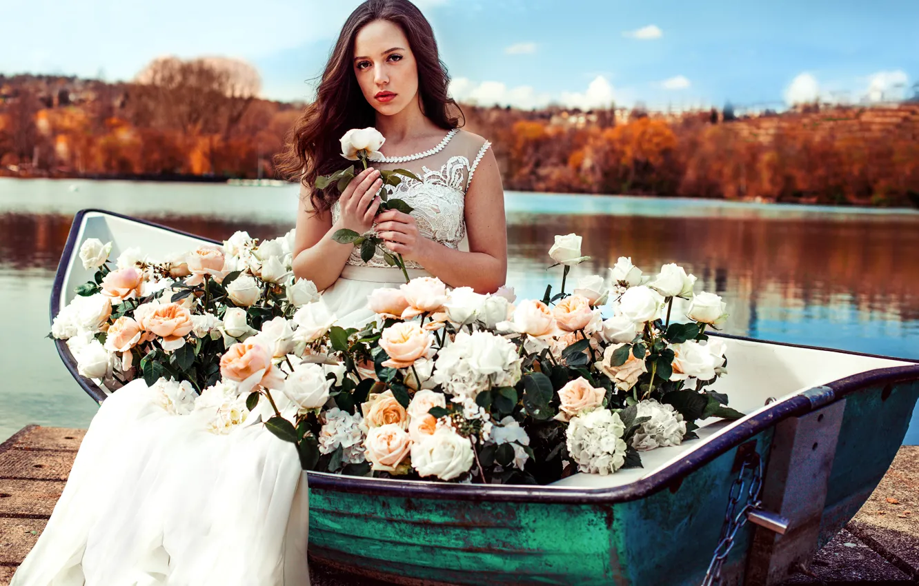 Фото обои девушка, цветы, природа, озеро, лодка, розы, платье