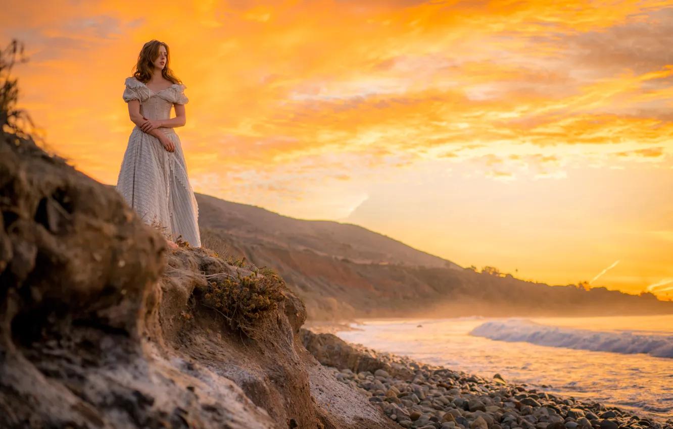 Фото обои море, небо, девушка, берег, побережье, платье, ожидание