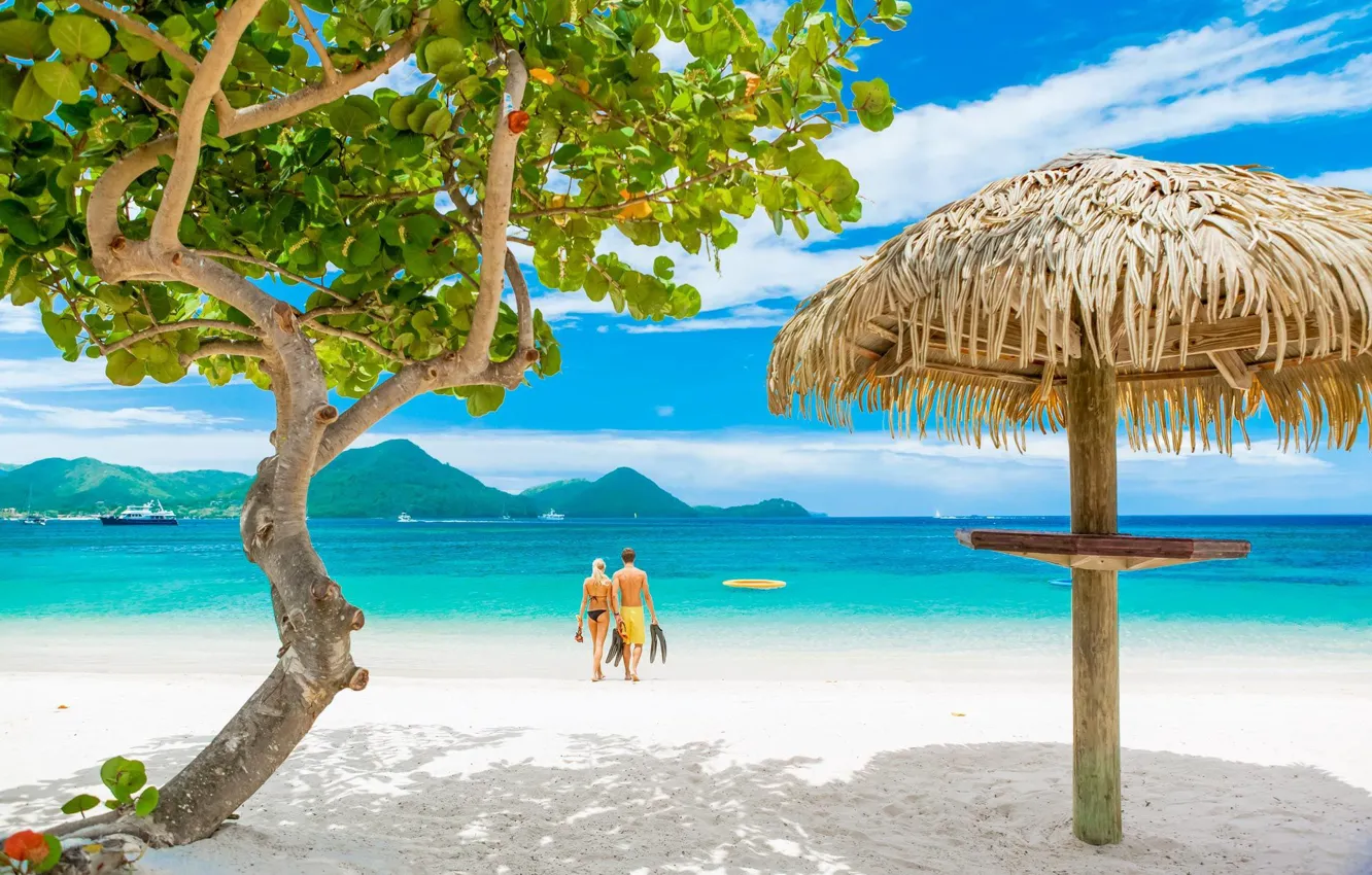 Фото обои песок, море, пляж, горы, дерево, отдых, зонт, пара