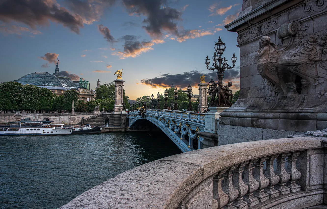 Фото обои город, река, Франция, Париж, дома, фонари, Сена, колонны