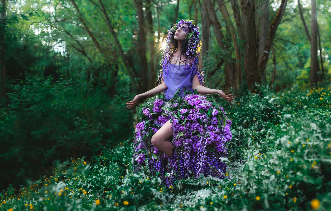 Фото обои лес, девушка, цветы, одежда, макияж, Фантастические видения
