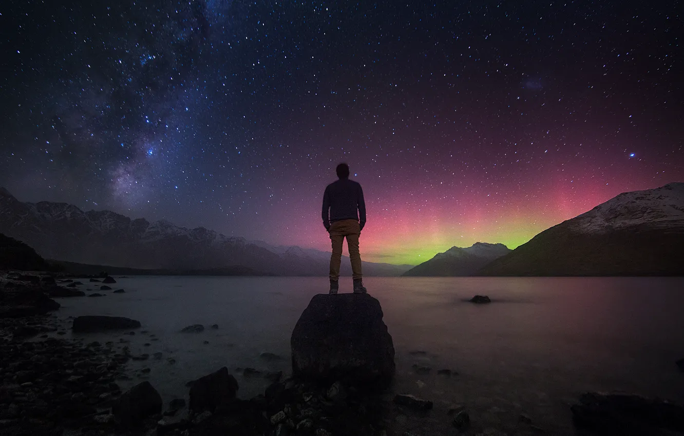 Фото обои звезды, пейзаж, горы, камни, человек, Новая Зеландия, Млечный путь, размышления