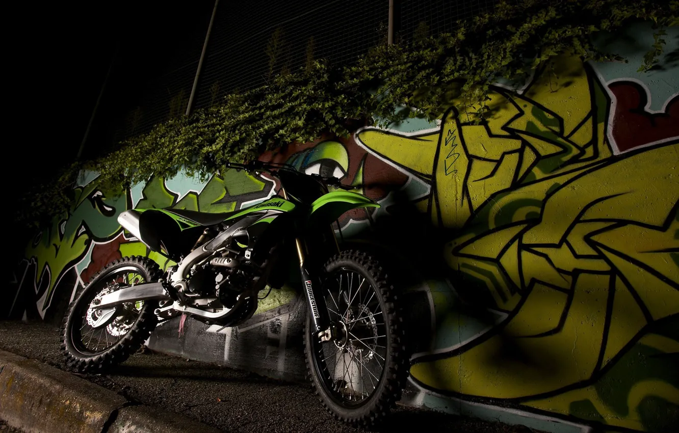 Фото обои Ночь, Граффити, Мотоцикл, Kawasaki
