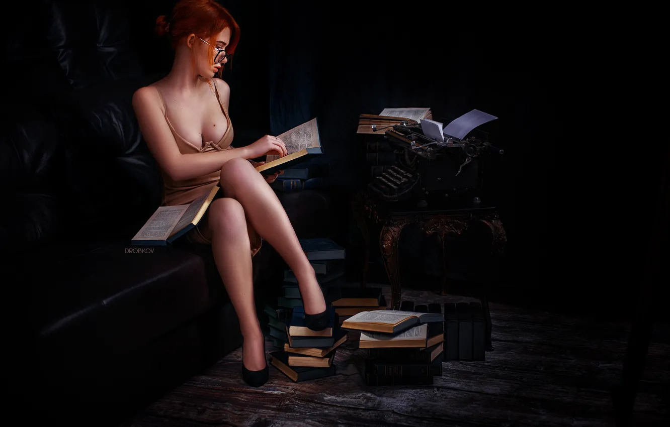 Фото обои грудь, девушка, книги, очки, ножки, пишущая машинка, Эльвира Позднышева, Alexander Drobkov-Dark