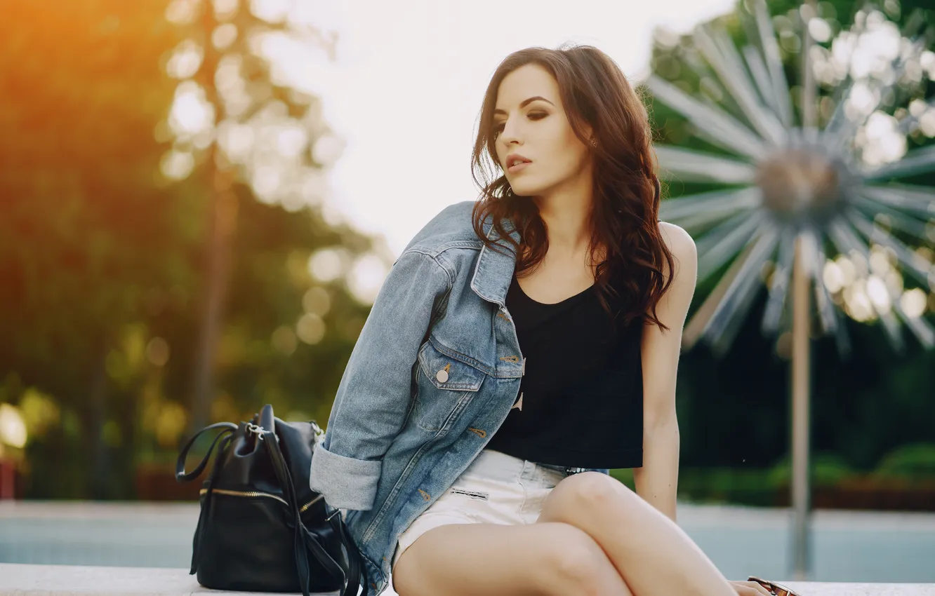 Фото обои girl, beautiful, model, pretty, jeans, long-haired
