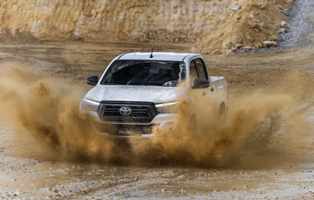 Фото обои белый, лужа, грязь, Toyota, пикап, Hilux, Special Edition, 2019