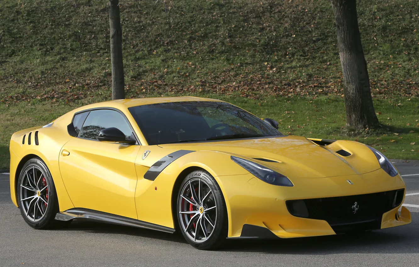 Фото обои Ferrari, yellow, F12tdf