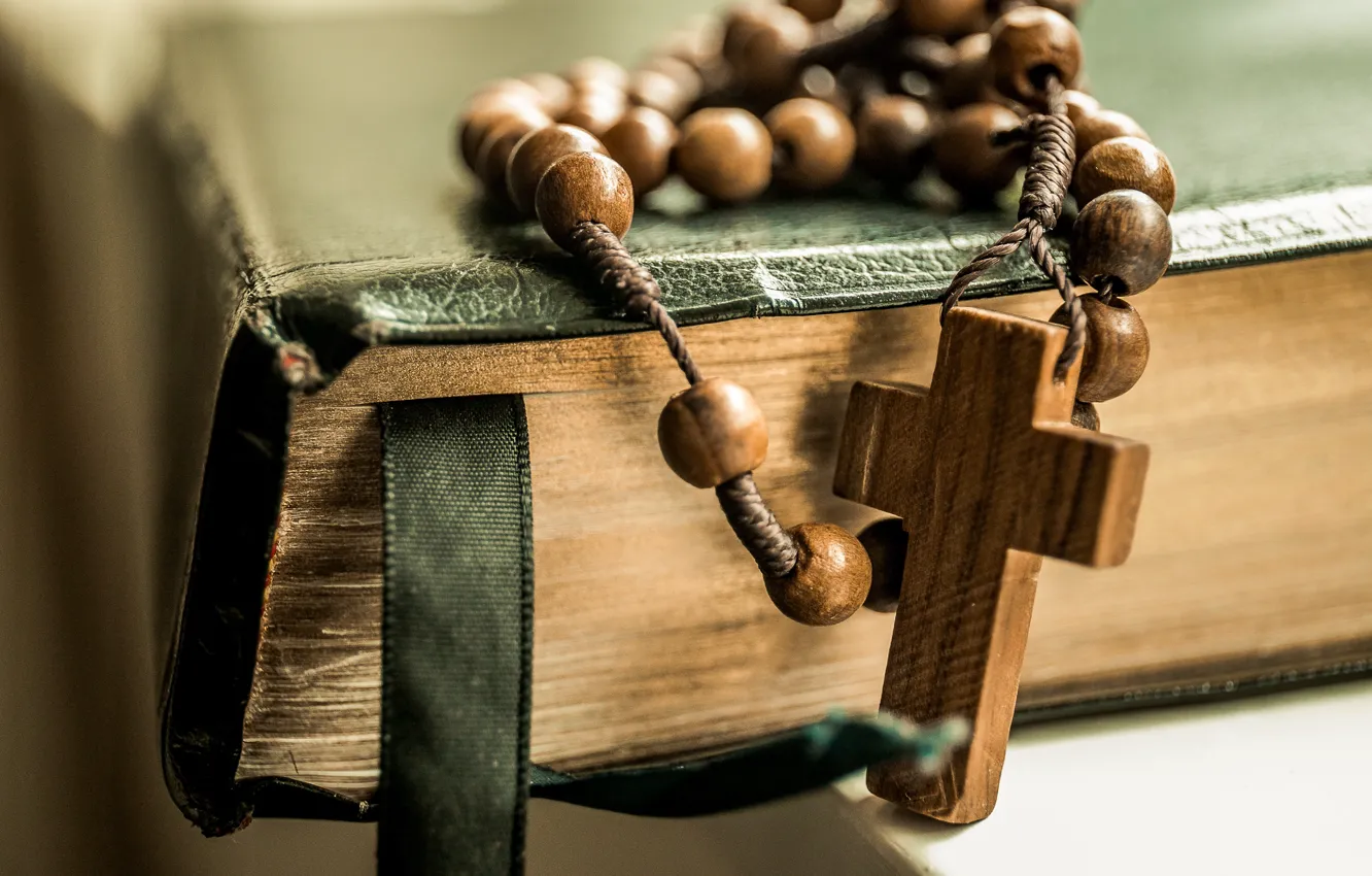 Фото обои крест, Книга, бусы, cross, библия, beads, Book, Bible