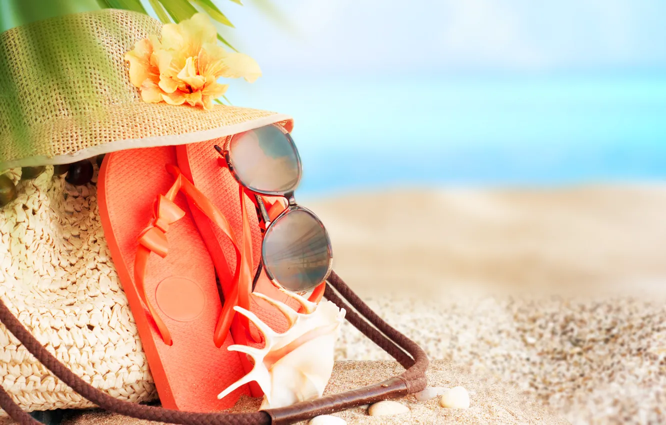 Фото обои песок, море, пляж, лето, отдых, шляпа, очки, summer