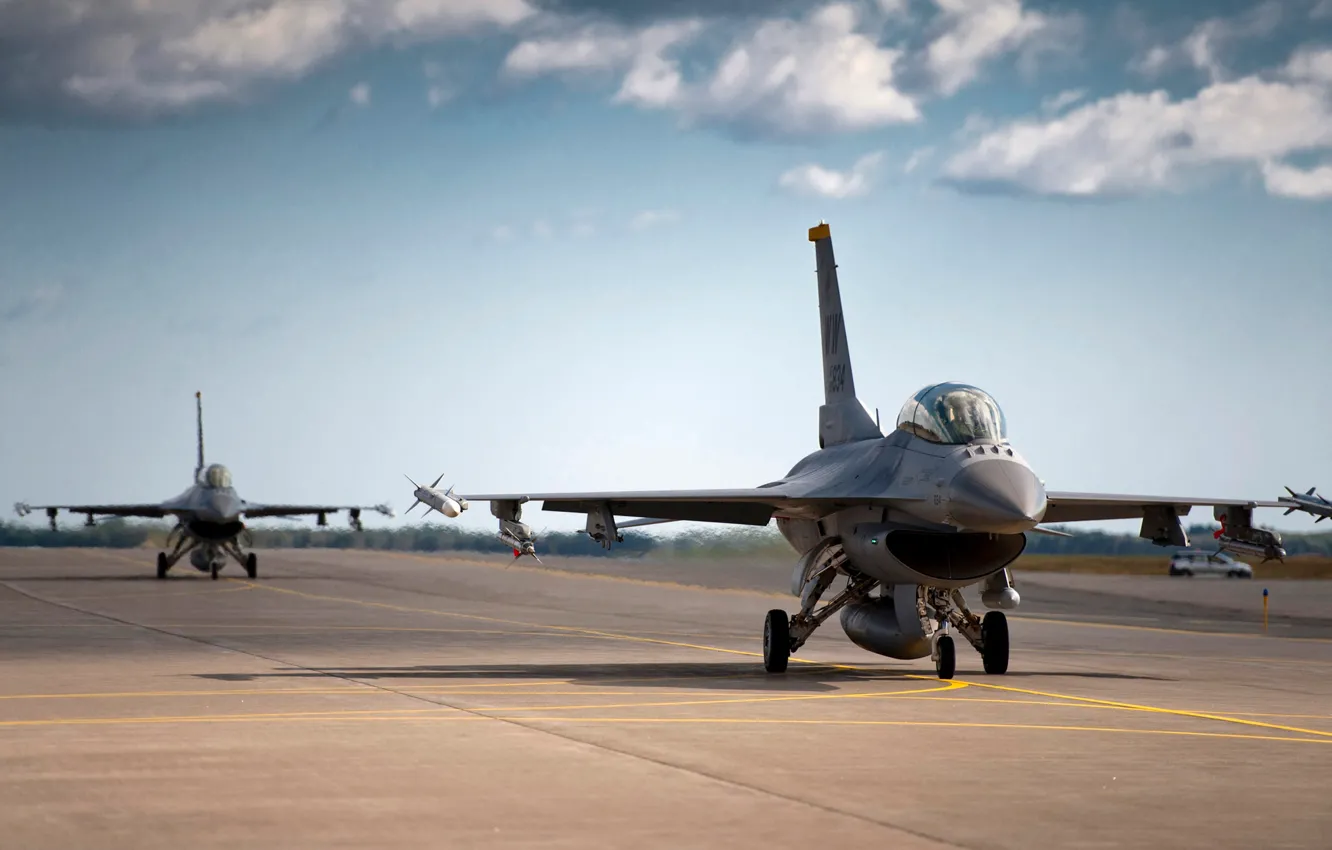 Фото обои Небо, Облака, Самолет, Истребитель, Полоса, Fighting, F-16, Falcon