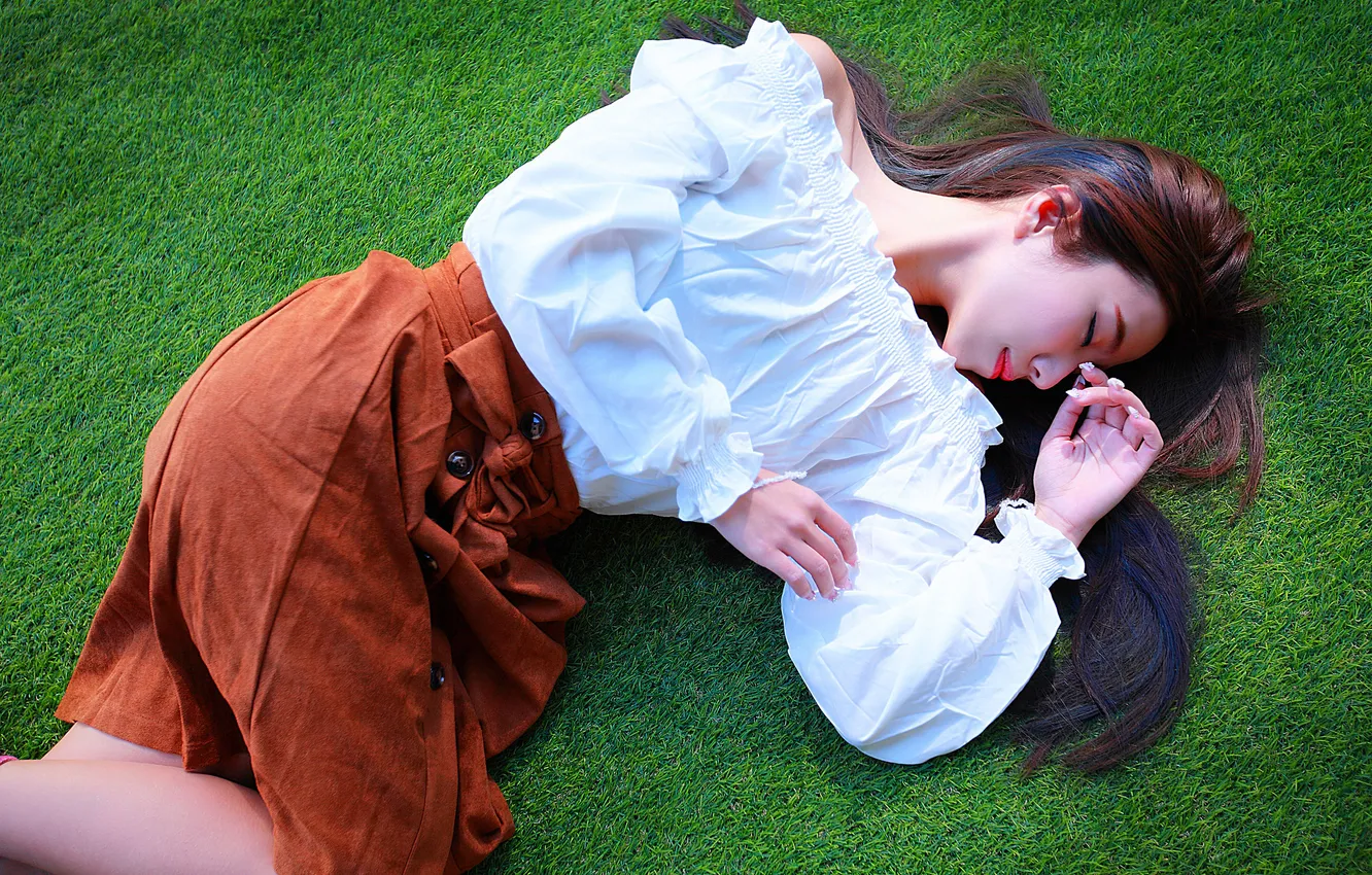 Фото обои девушка, лицо, отдых, волосы, лежит