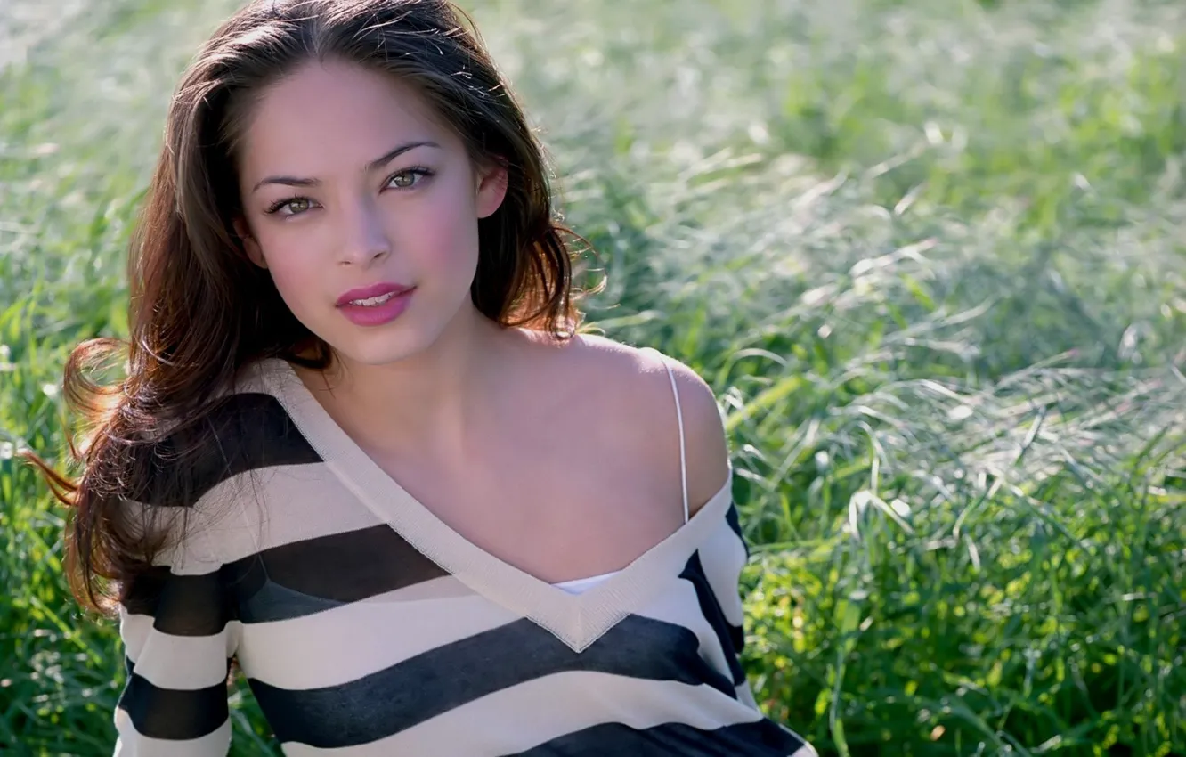 Фото обои секси, актриса, брюнетка, блузка, плечо, Kristin Kreuk, Кристин Кройк