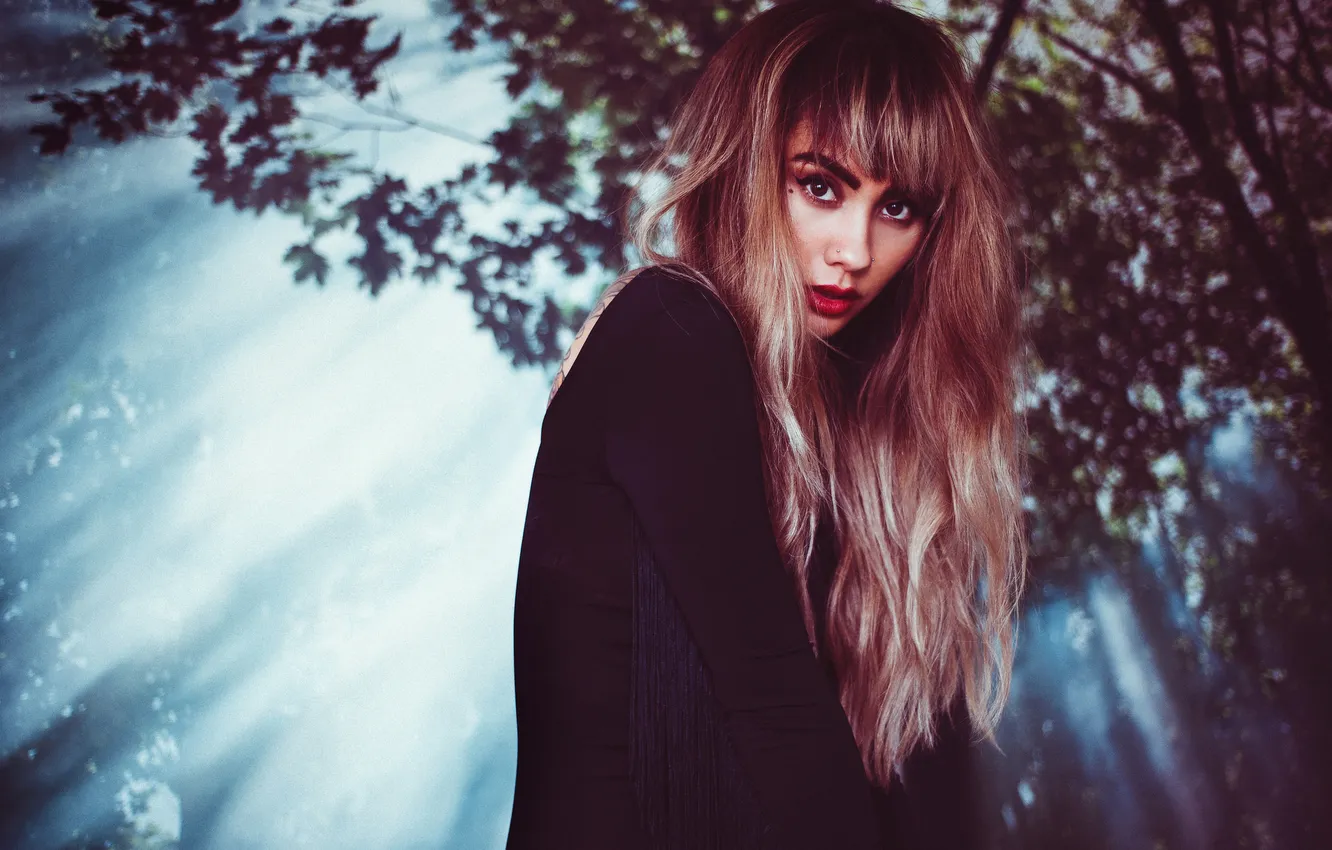 Фото обои взгляд, девушка, родинка, челка, Lizzie Hornshuh