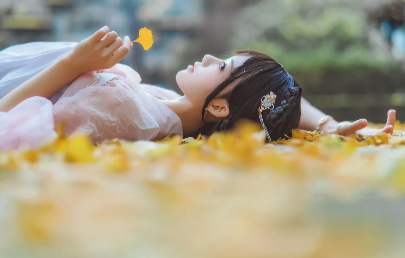 Фото обои Beautiful, Asian, Model, Woman, Lying Down, Laying, Pretty, Leaves