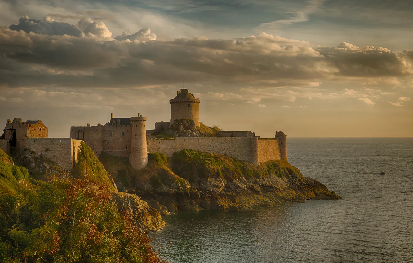 Фото обои море, скала, замок, Франция, башня, крепость, Fort La Latte