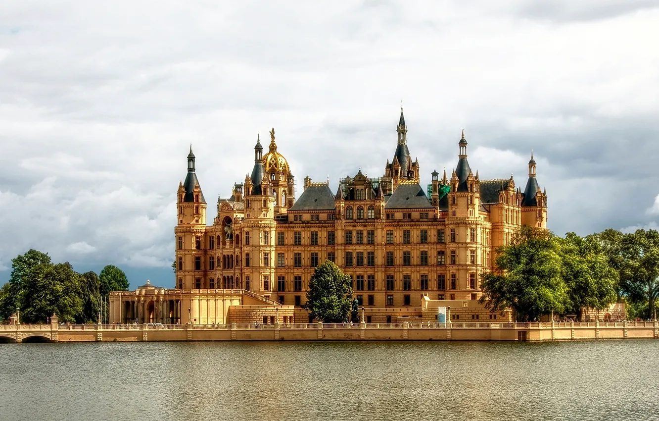 Фото обои солнце, облака, деревья, пейзаж, река, замок, Германия, Schwerin Castle