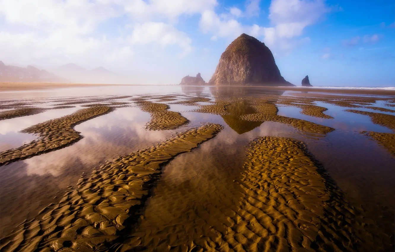 Фото обои песок, море, пляж, скалы, дымка