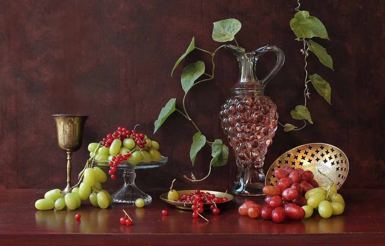 Фото обои листья, вино, бокал, виноград, кувшин, натюрморт, красная смородина