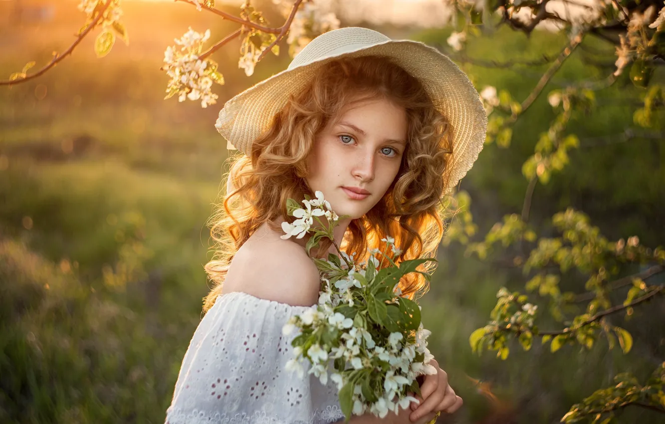 Фото обои взгляд, девушка, природа, весна, шляпа, цветение
