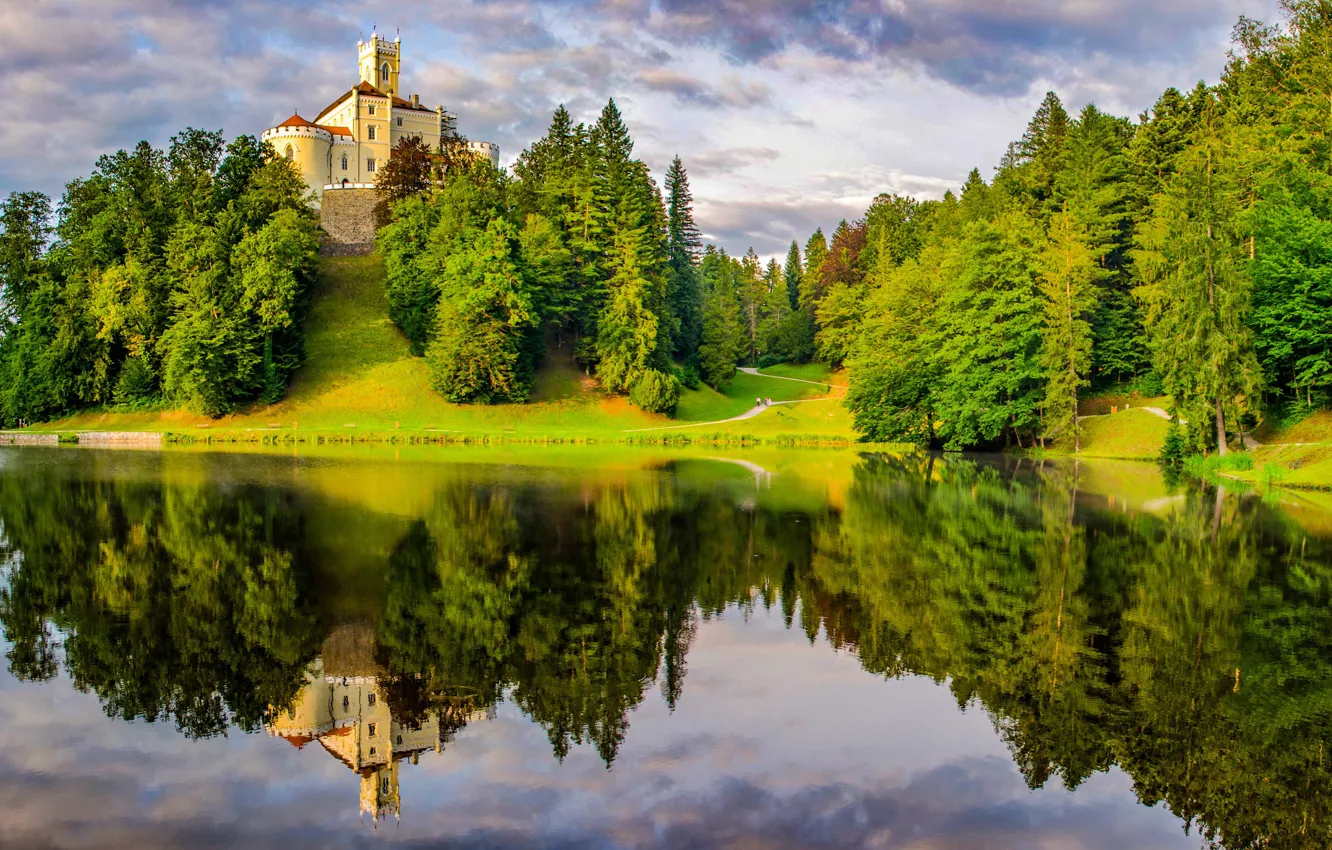 Фото обои деревья, пейзаж, природа, озеро, отражение, замок, холм, панорама
