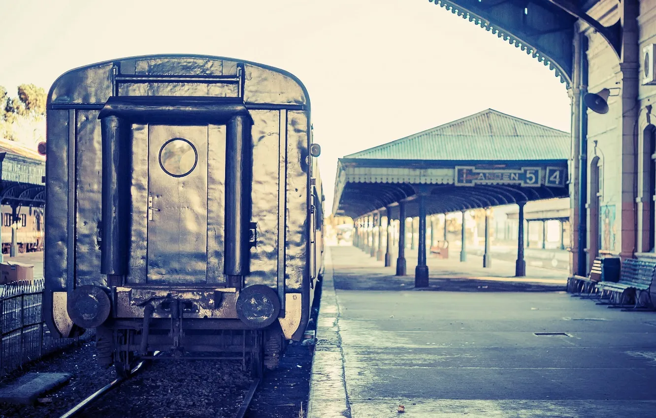 Фото обои рельсы, вокзал, станция, вагон, скамейки