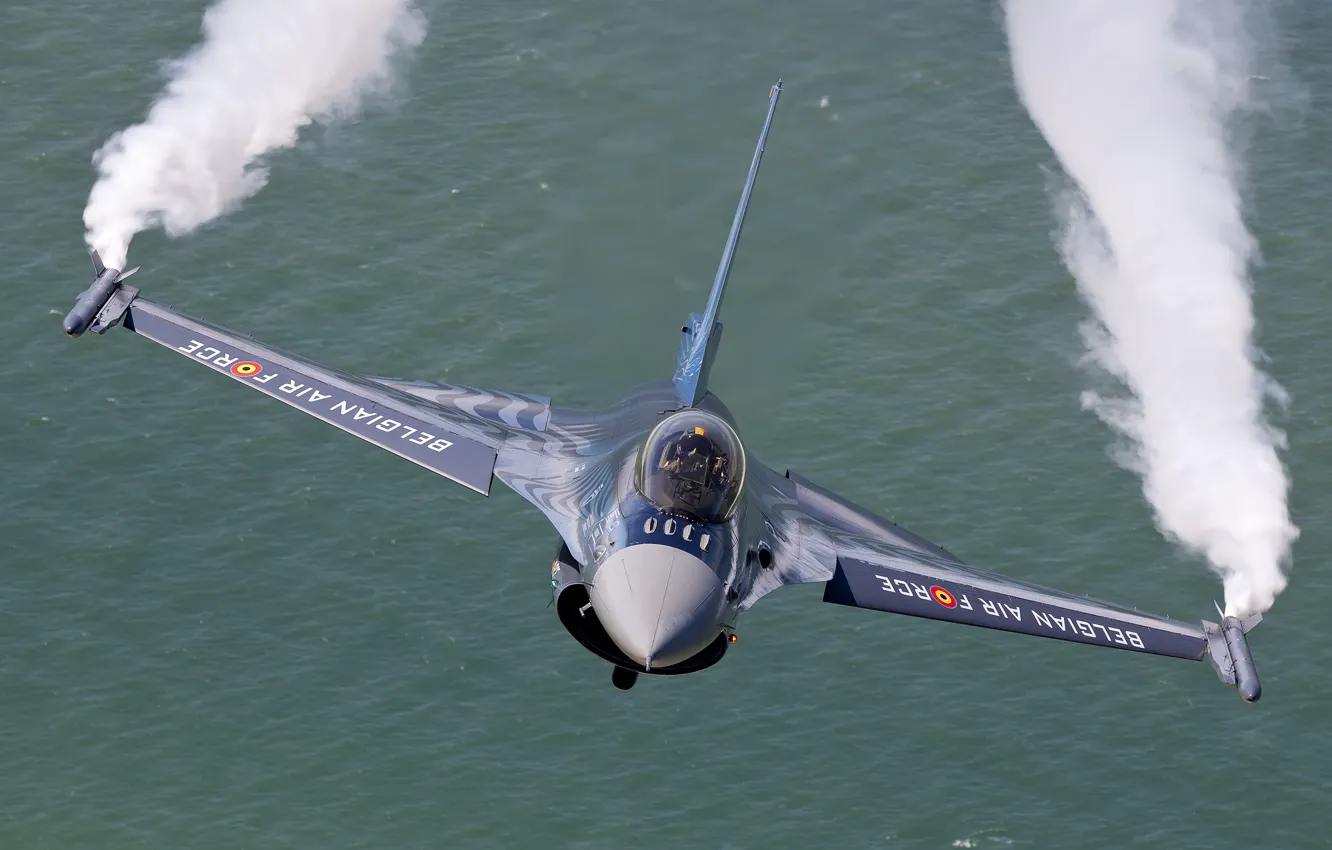 Фото обои море, вода, истребитель, полёт, f-16, general dynamics f-16 fighting falcon, Belgian Air Force