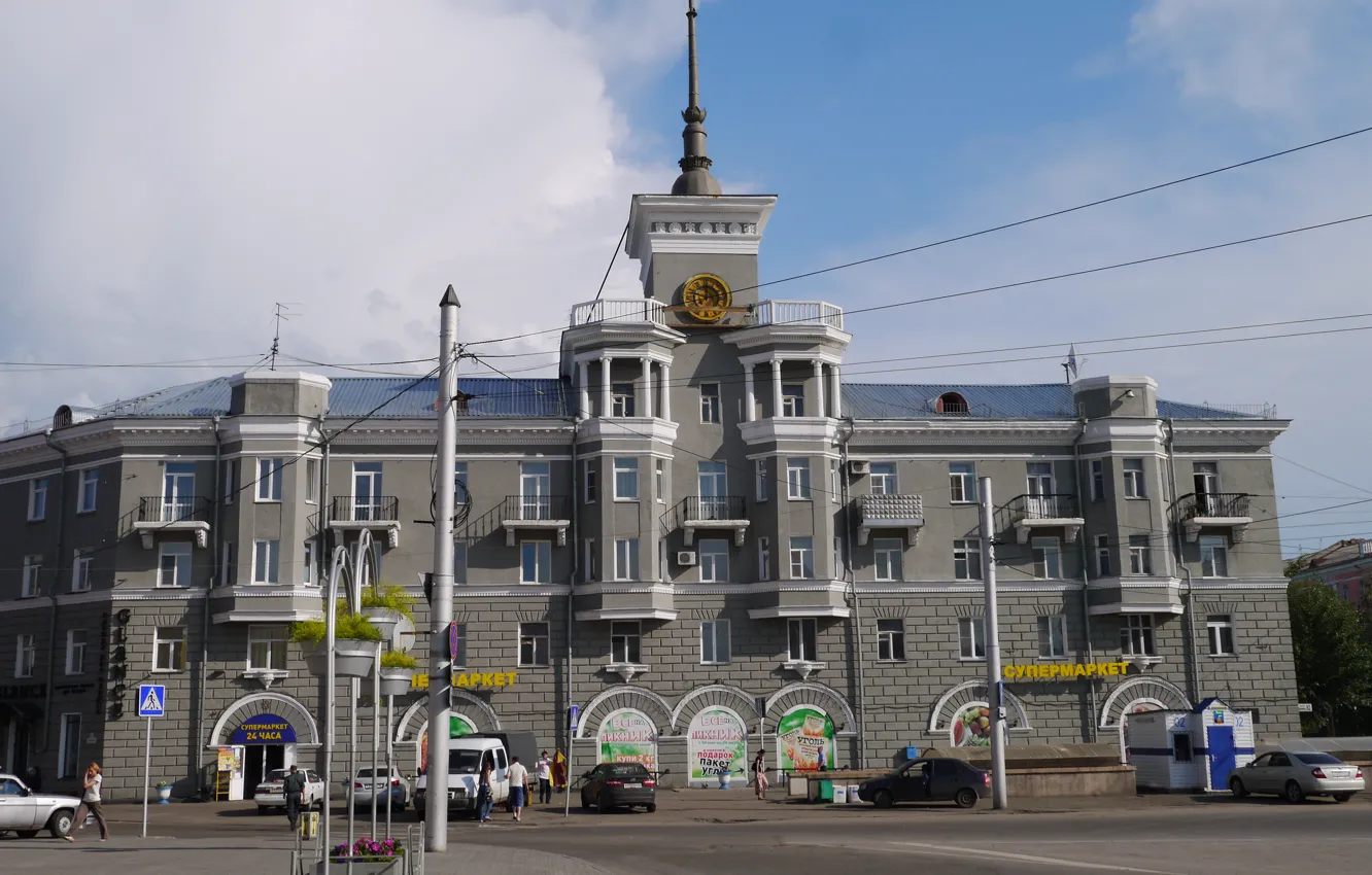 Фото обои Дорога, Город, Часы, Здание, Магазин, Барнаул, Под шпилем, Вывески