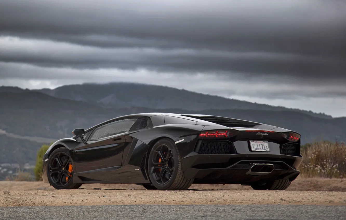 Фото обои Lamborghini, black, Aventador, rear-three-quarter