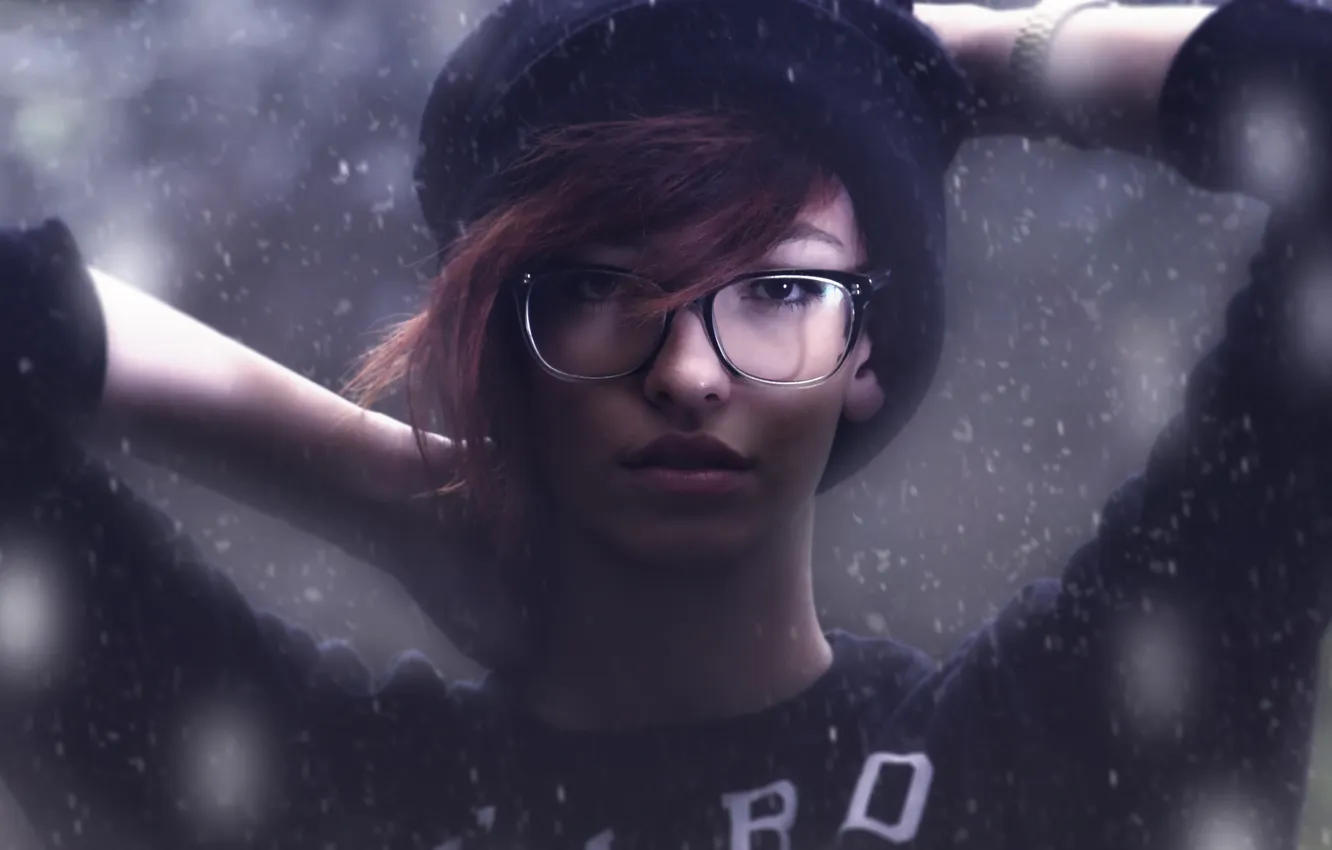Фото обои девушка, снег, шапка, очки, girl, photo, photographer, свитер