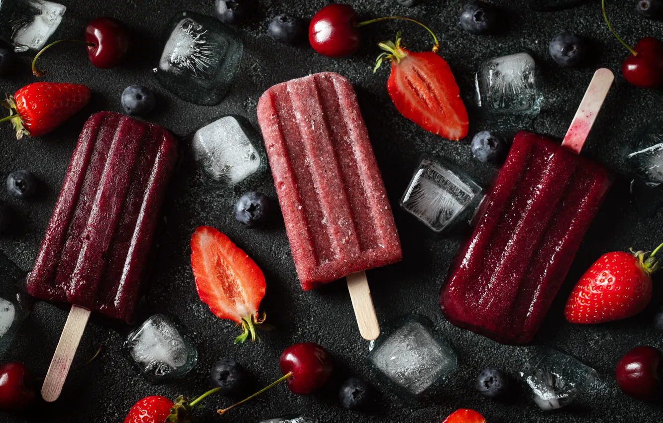 Фото обои лед, вишня, кубики, клубника, мороженое, ягодное