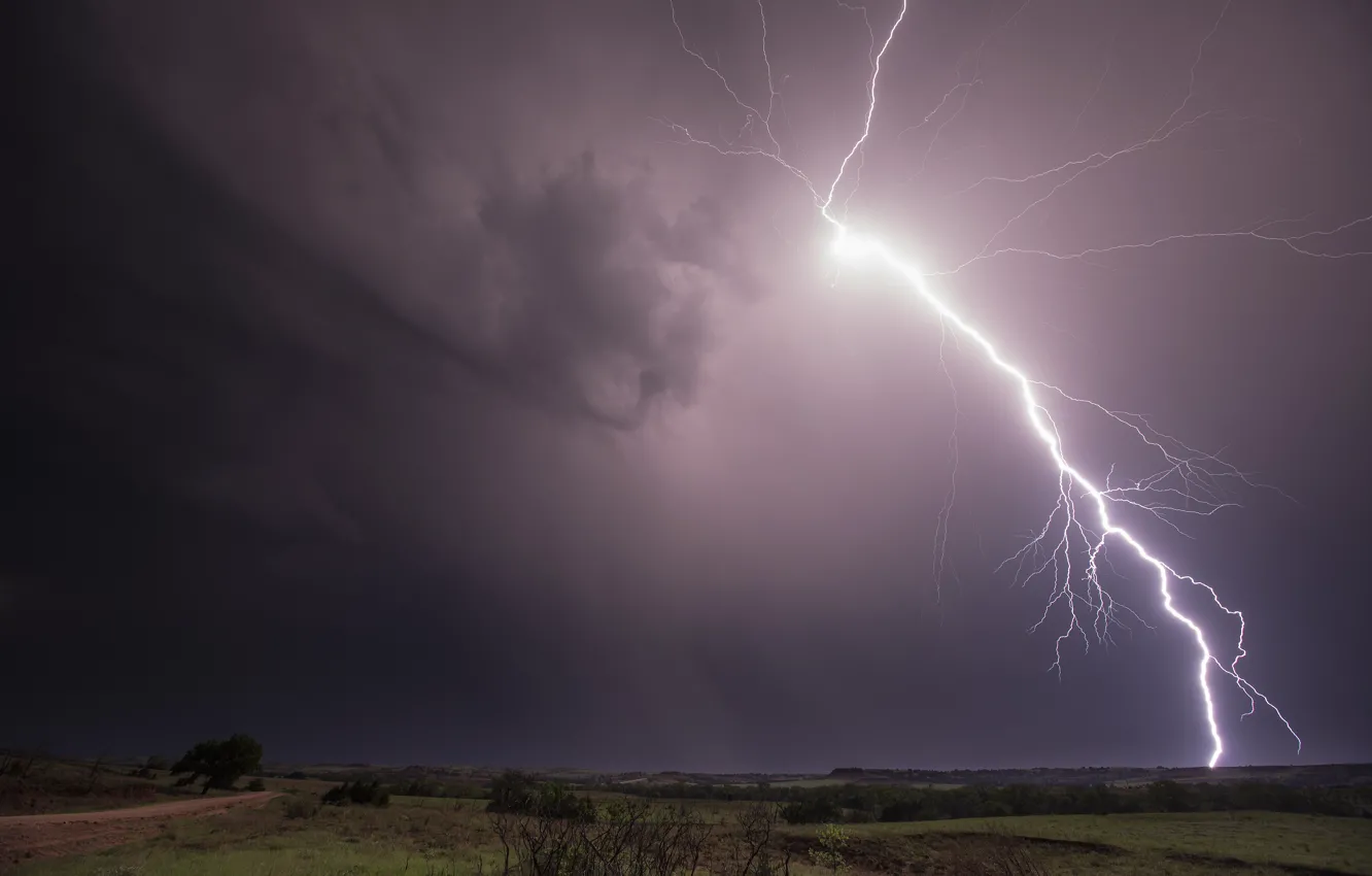 Фото обои поле, облака, молнии, буря, storm, field, lightning, clouds