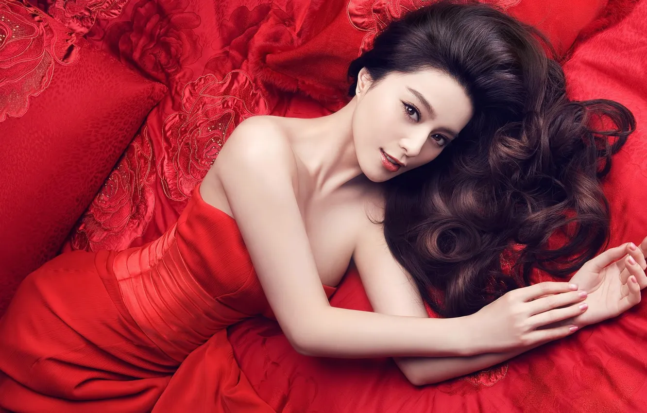 Фото обои взгляд, поза, актриса, китаянка, азиатка, красное платье, красивая девушка, очарование