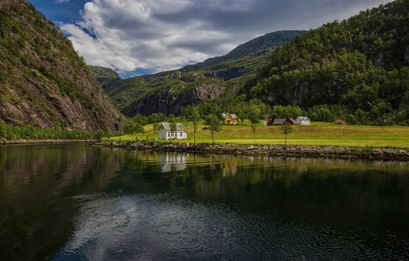 Фото обои горы, река, Норвегия, деревенька