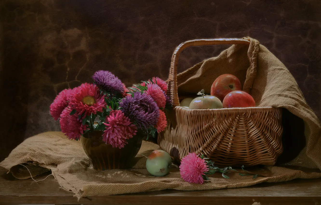 Фото обои цветы, корзина, яблоки, ткань, фрукты, натюрморт, мешковина, астры