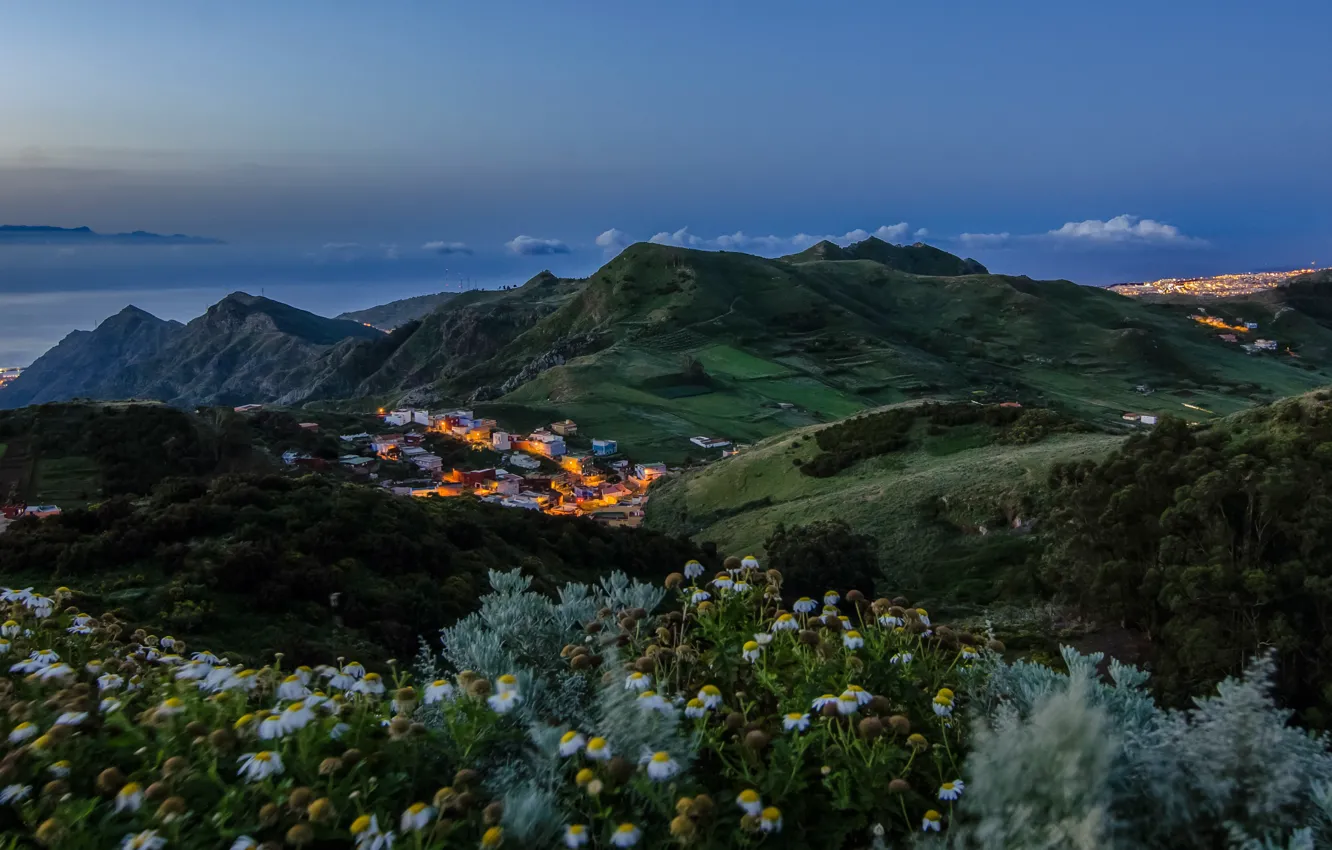 Фото обои облака, цветы, горы, дома, долина