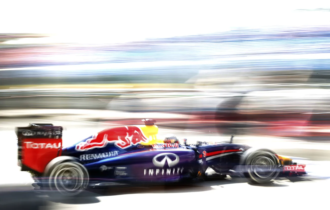 Фото обои Гонщик, Formula 1, Red Bull, Sebastian Vettel, Чемпион, RB10