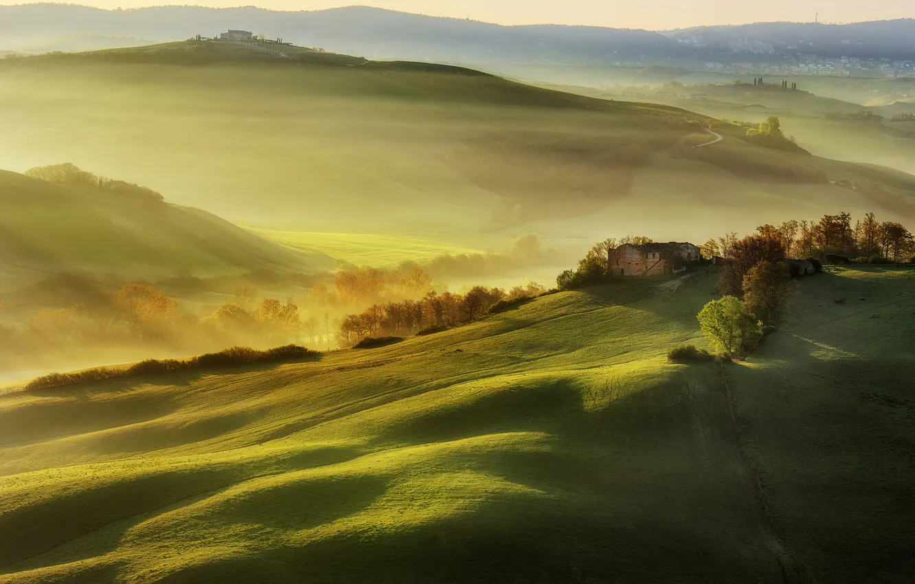 Фото обои свет, поля, утро, Италия, дымка, Тоскана