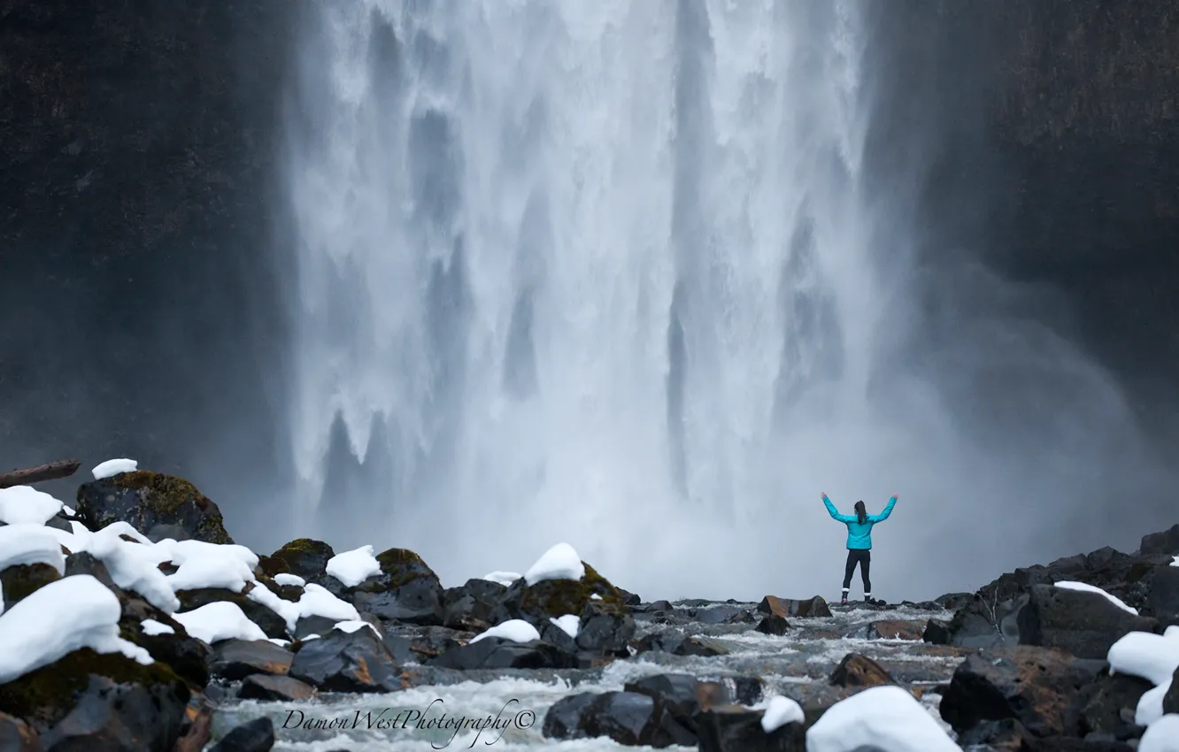 Фото обои девушка, снег, скала, камни, водопад, Канада, Canada, Brandywine Falls