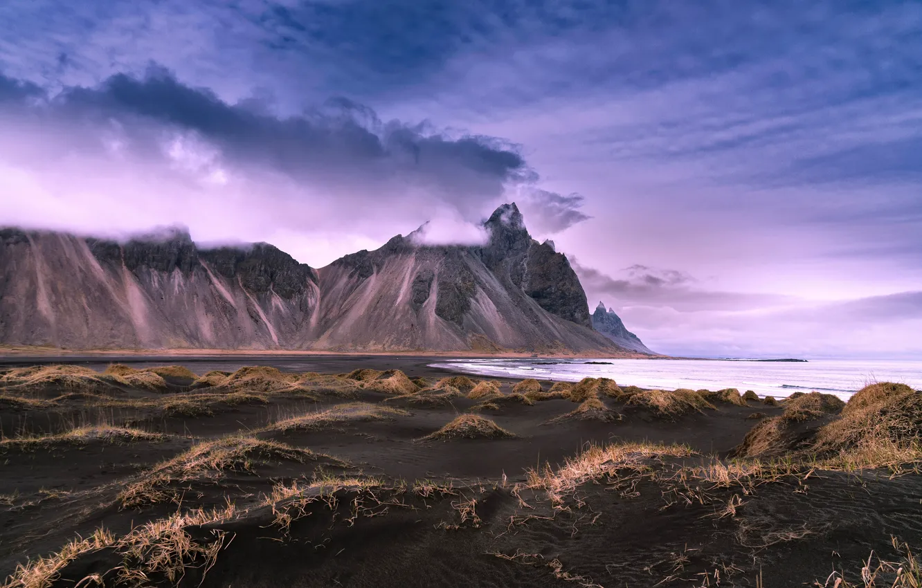 Фото обои песок, море, небо, облака, горы, берег, вершины, дюны