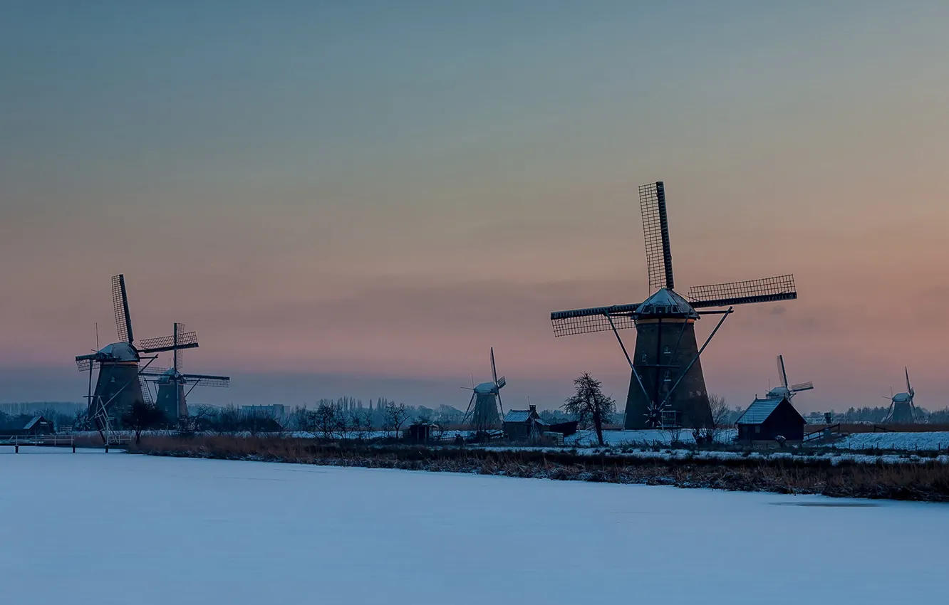 Фото обои зима, закат, мельницы