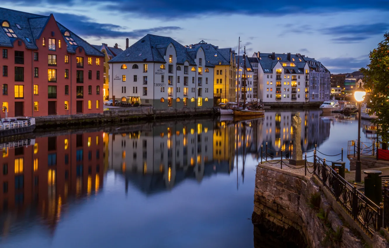 Фото обои огни, вечер, Норвегия, Møre og Romsdal, Ålesund, Олесунн