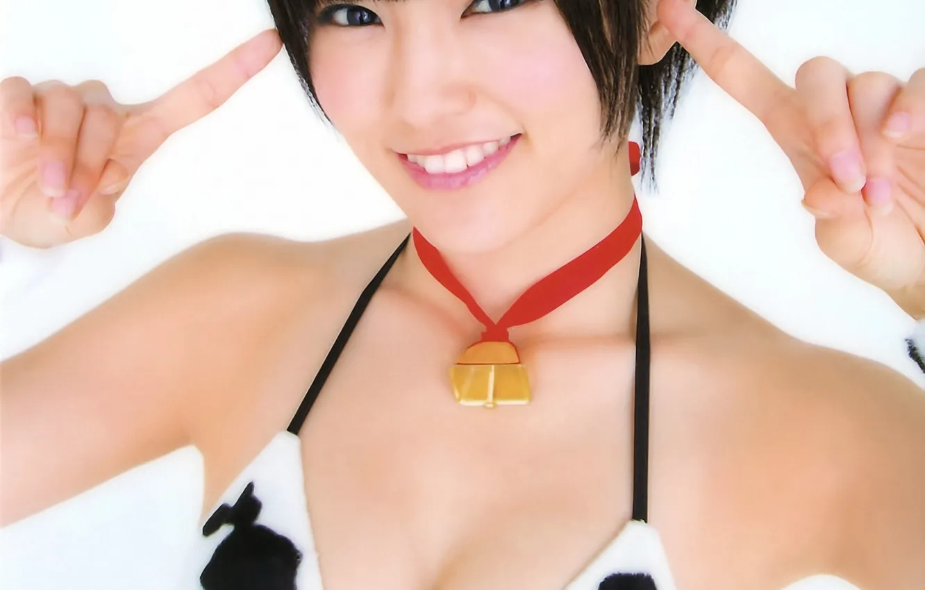 Фото обои girl, sexy, cleavage, boobs, smile, beautiful, short hair, pretty